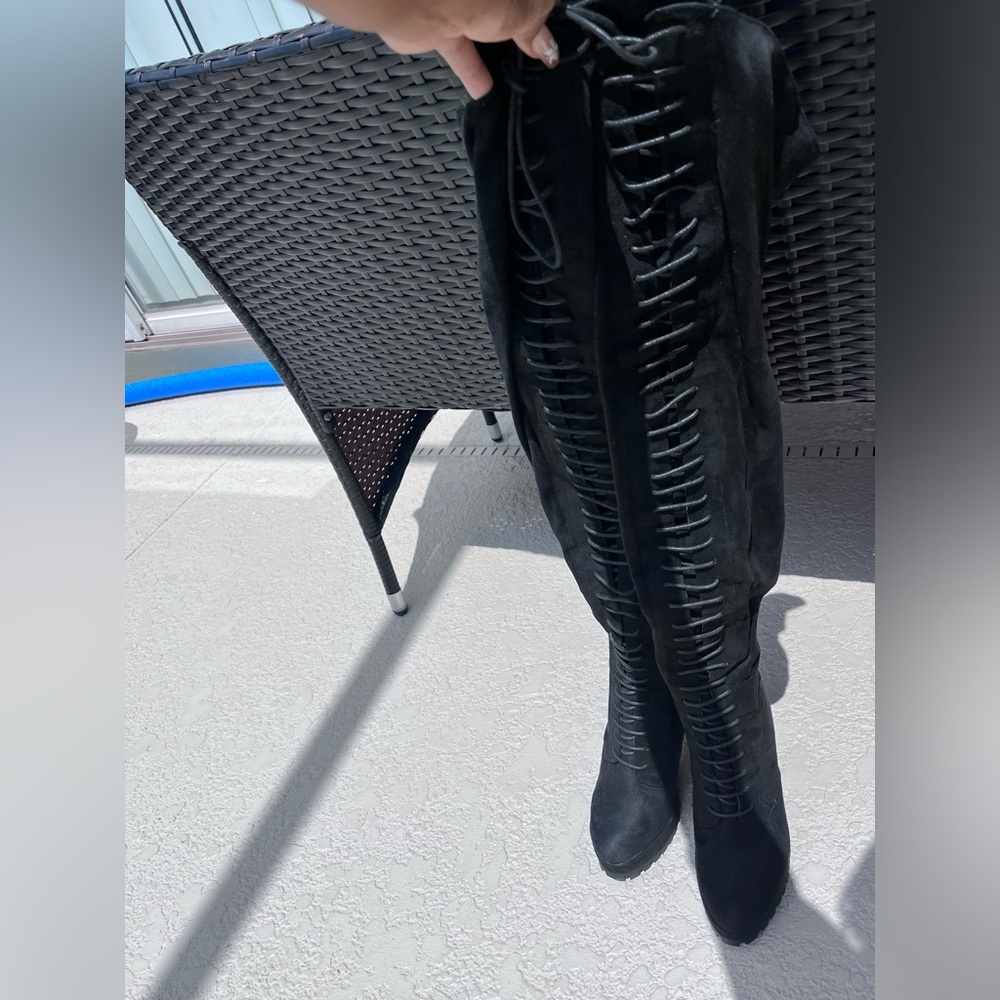 Black size 9 lace up platform boots